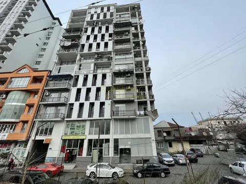 Новостройка в центре города у моря на улице Церетели. Квартиры с видом на море и на горы.