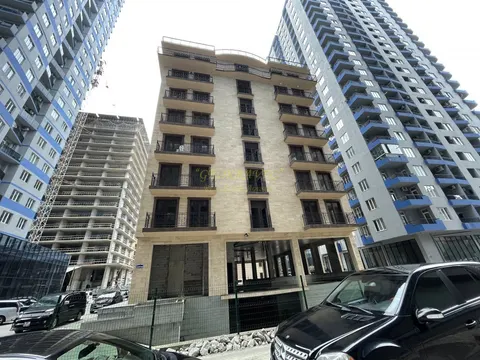 Новостройка у моря на улице Шерифа Химшиашвили на Новом бульваре города Батуми.