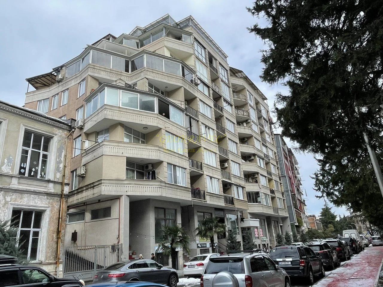Новый жилой дом в центре города Батуми.