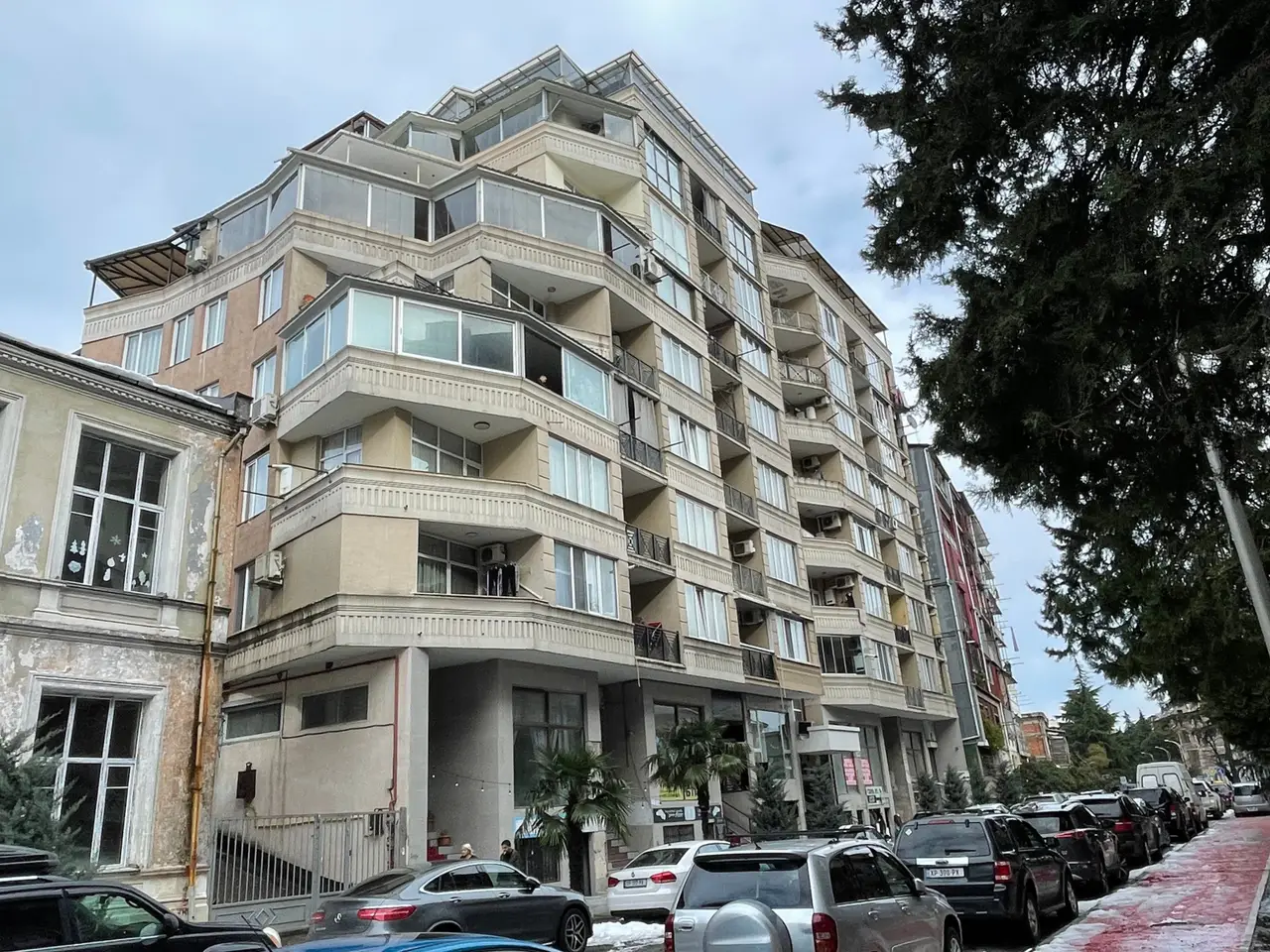 Новый жилой дом в центре города Батуми.