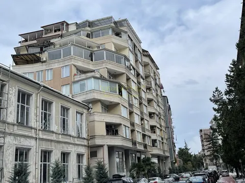 Новый жилой дом в центре города Батуми.