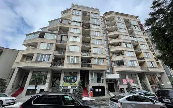 Новый жилой дом в центре города Батуми.