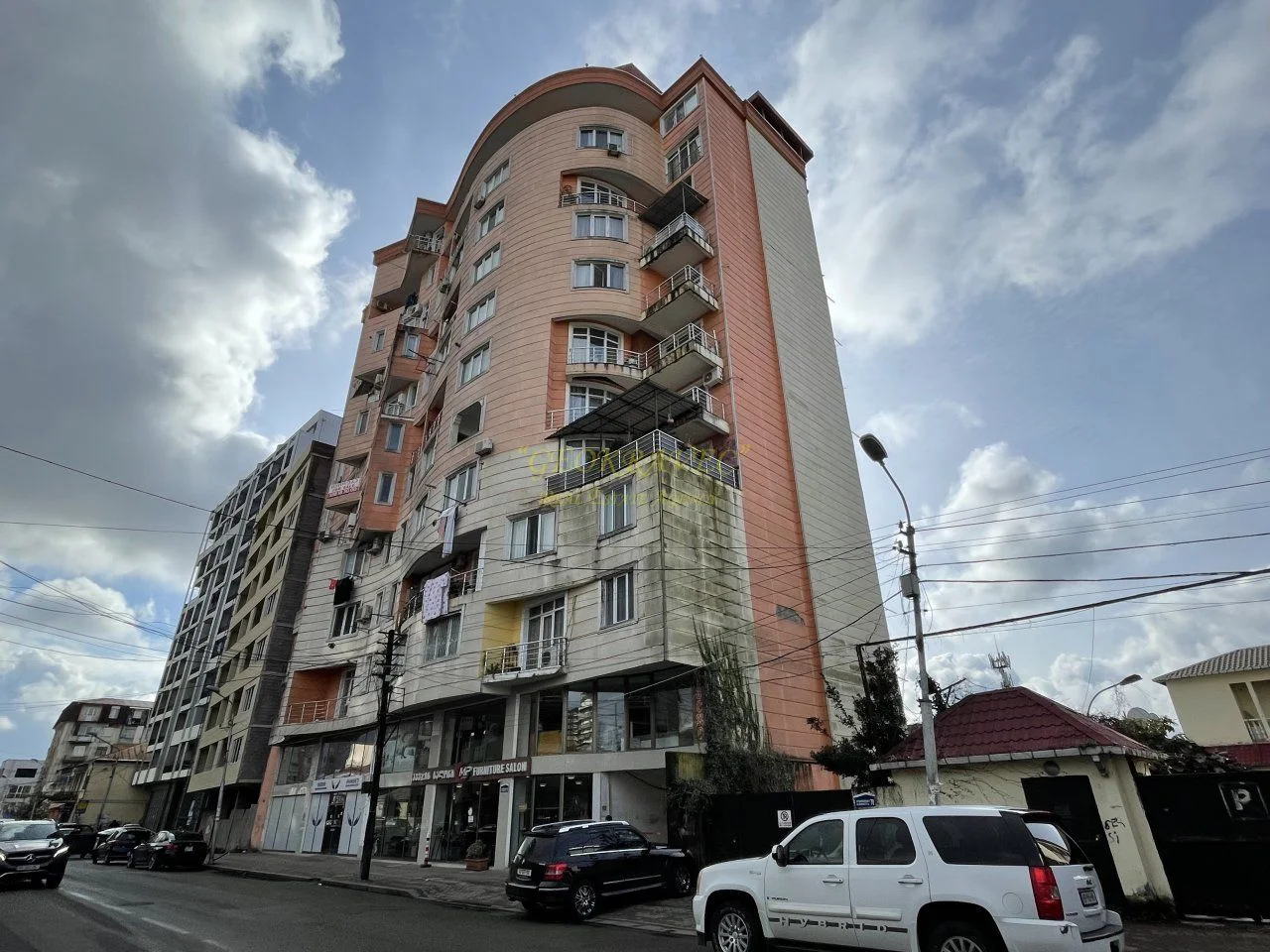 Новостройка на улице Лермонтова. Квартиры с видом на город и на горы.
