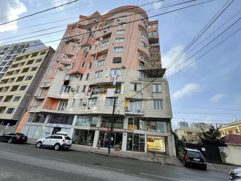 Новостройка на улице Лермонтова. Квартиры с видом на город и на горы.