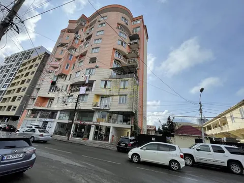 Новостройка на улице Лермонтова. Квартиры с видом на город и на горы.