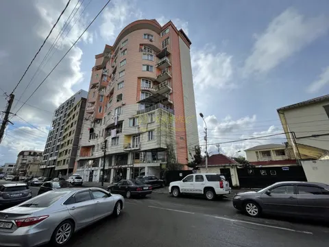 Новостройка на улице Лермонтова. Квартиры с видом на город и на горы.
