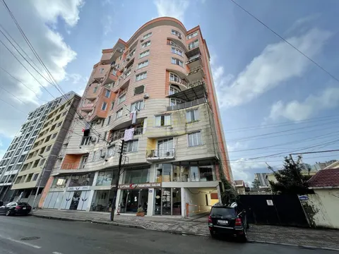 Новостройка на улице Лермонтова. Квартиры с видом на город и на горы.