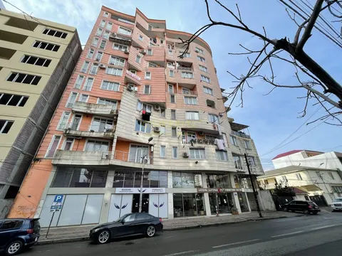Новостройка на улице Лермонтова. Квартиры с видом на город и на горы.