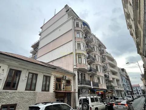 Новостройка у Батумского цирка. Квартиры в старом Батуми.