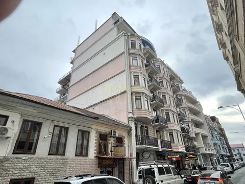 Новостройка у Батумского цирка. Квартиры в старом Батуми.