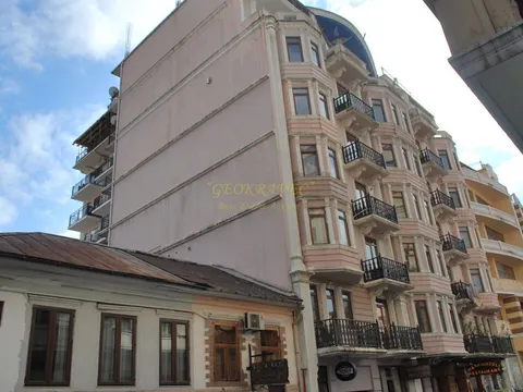 Новостройка у Батумского цирка. Квартиры в старом Батуми.