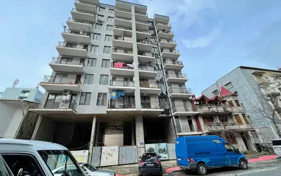 Новостройка у моря в центре Батуми. Квартиры в новом жилом доме.