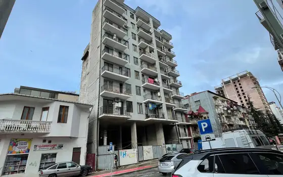 Новостройка у моря в центре Батуми. Квартиры в новом жилом доме.