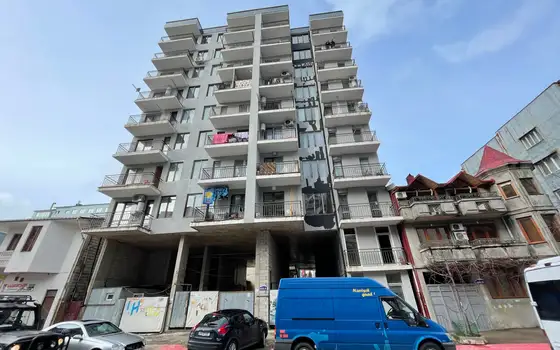 Новостройка у моря в центре Батуми. Квартиры в новом жилом доме.