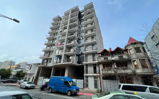 Новостройка у моря в центре Батуми. Квартиры в новом жилом доме.