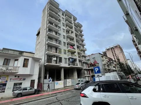 Новостройка у моря в центре Батуми. Квартиры в новом жилом доме.