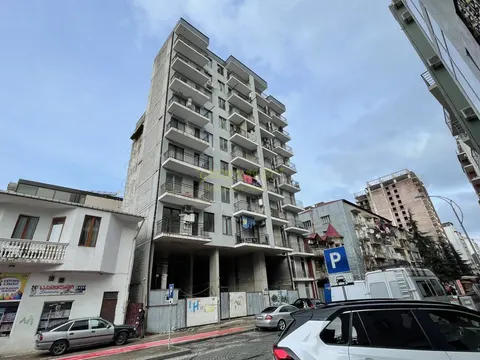 Новостройка у моря в центре Батуми. Квартиры в новом жилом доме.