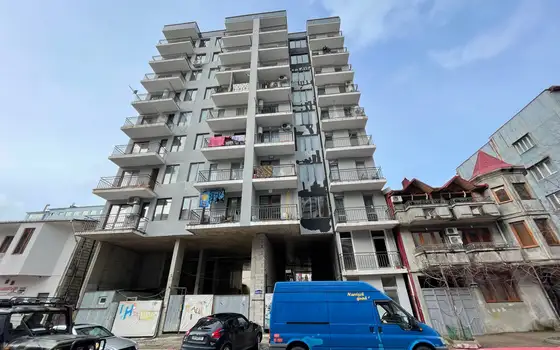 Новостройка у моря в центре Батуми. Квартиры в новом жилом доме.