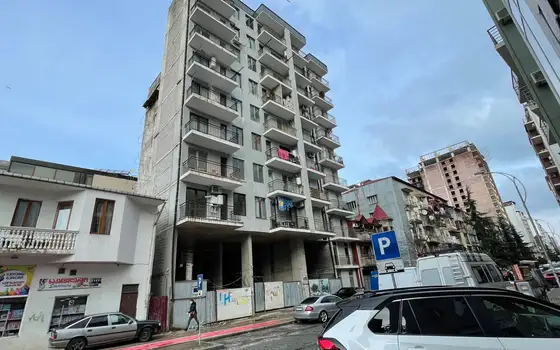Новостройка у моря в центре Батуми. Квартиры в новом жилом доме.