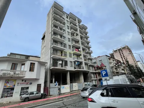 Новостройка у моря в центре Батуми. Квартиры в новом жилом доме.