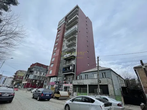 Завершенный дом на улице Багратиони угол Аллея героев. Квартиры с видом на горы.
