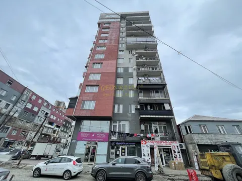 Завершенный дом на улице Багратиони угол Аллея героев. Квартиры с видом на горы.