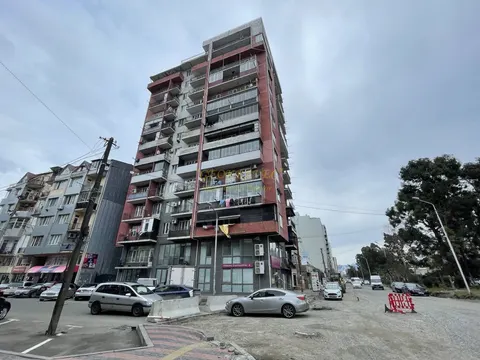 Завершенный дом на улице Багратиони угол Аллея героев. Квартиры с видом на горы.