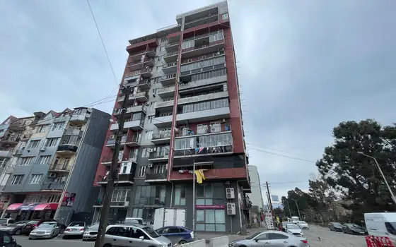 Завершенный дом на улице Багратиони угол Аллея героев. Квартиры с видом на горы.