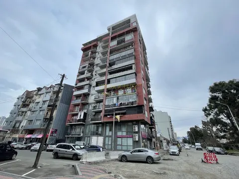 Завершенный дом на улице Багратиони угол Аллея героев. Квартиры с видом на горы.