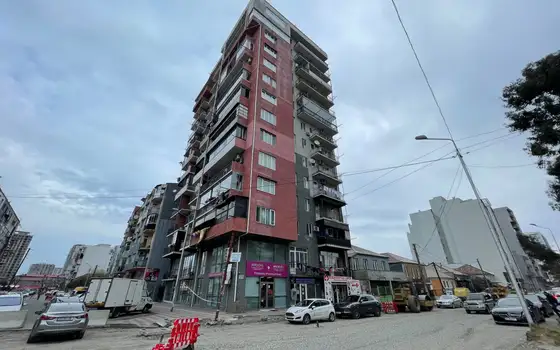 Завершенный дом на улице Багратиони угол Аллея героев. Квартиры с видом на горы.