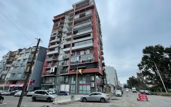Завершенный дом на улице Багратиони угол Аллея героев. Квартиры с видом на горы.