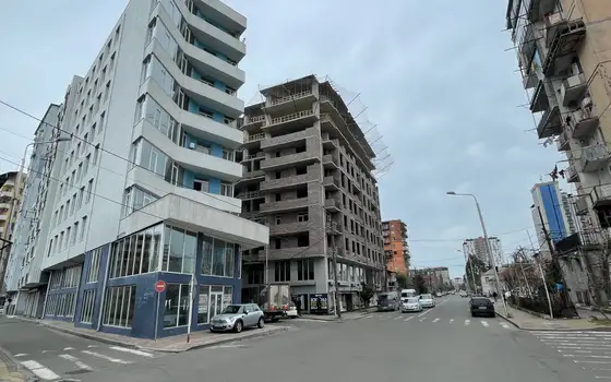 Квартиры в новом жилом доме в тихом месте города Батуми. Продаются квартиры на ул. 26 мая с видом на горы и на город.