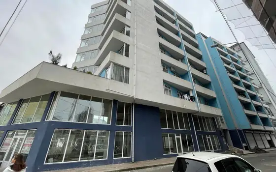 Квартиры в новом жилом доме в тихом месте города Батуми. Продаются квартиры на ул. 26 мая с видом на горы и на город.