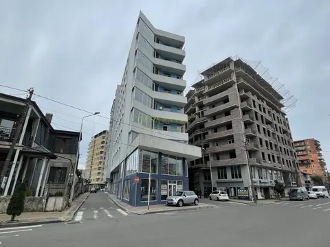 Квартиры в новом жилом доме в тихом месте города Батуми. Продаются квартиры на ул. 26 мая с видом на горы и на город.