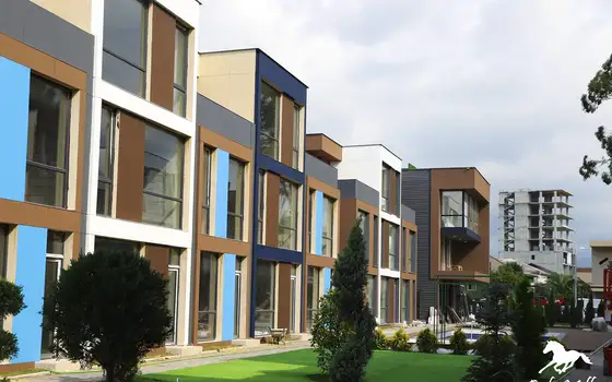 Тан-хаус в новом жилом коттеджном комплексе Polo Villas Parklane с видом на горы в городе Батуми.