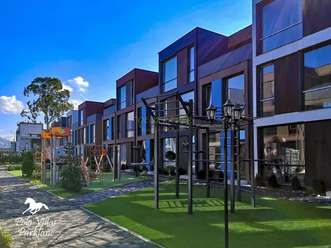 Тан-хаус в новом жилом коттеджном комплексе Polo Villas Parklane с видом на горы в городе Батуми.