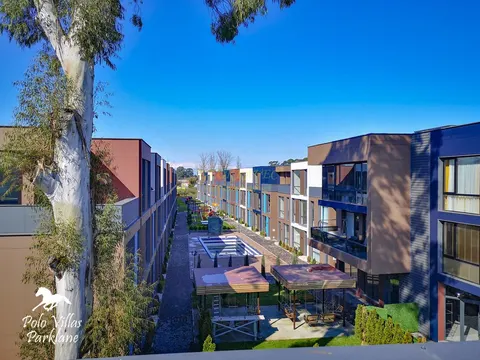 Тан-хаус в новом жилом коттеджном комплексе Polo Villas Parklane с видом на горы в городе Батуми.