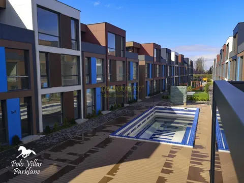 Тан-хаус в новом жилом коттеджном комплексе Polo Villas Parklane с видом на горы в городе Батуми.