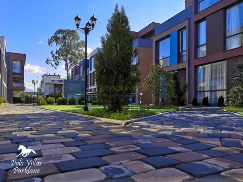 Тан-хаус в новом жилом коттеджном комплексе Polo Villas Parklane с видом на горы в городе Батуми.