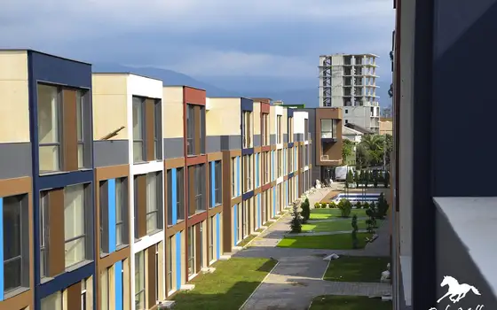 Тан-хаус в новом жилом коттеджном комплексе Polo Villas Parklane с видом на горы в городе Батуми.