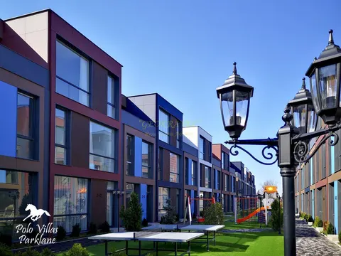 Тан-хаус в новом жилом коттеджном комплексе Polo Villas Parklane с видом на горы в городе Батуми.