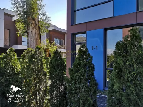 Тан-хаус в новом жилом коттеджном комплексе Polo Villas Parklane с видом на горы в городе Батуми.