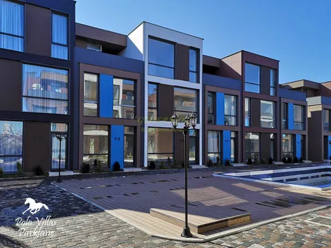 Тан-хаус в новом жилом коттеджном комплексе Polo Villas Parklane с видом на горы в городе Батуми.