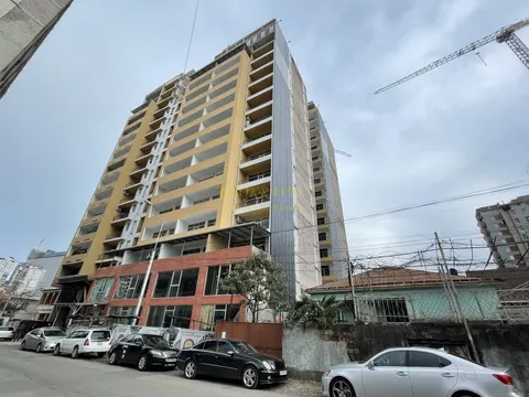 Продаются квартиры в новом жилом доме с видом на горы и на город.