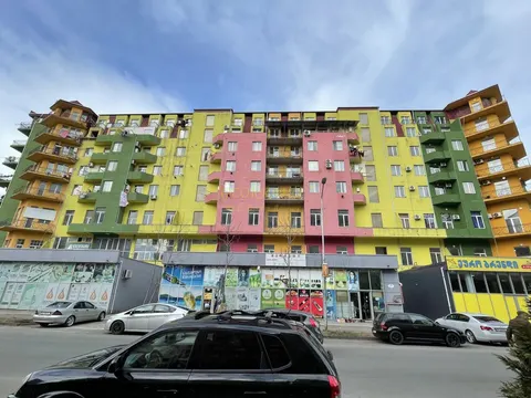 Новый жилой дом в тихом районе города Батуми.