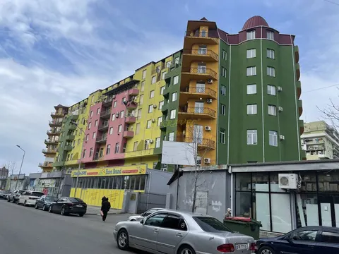 Новый жилой дом в тихом районе города Батуми.