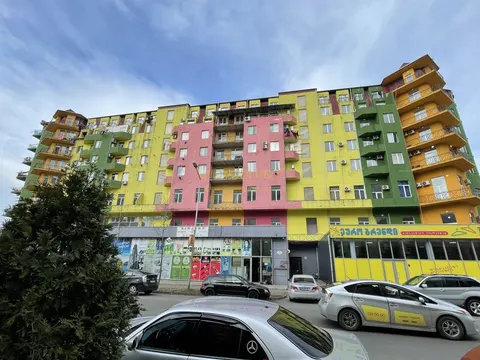 Новый жилой дом в тихом районе города Батуми.