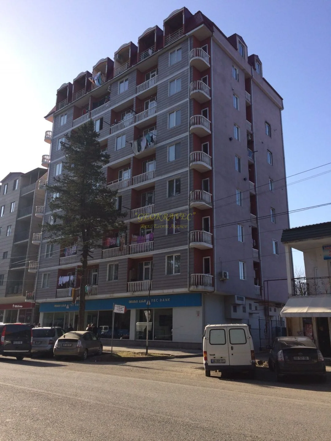 Новый жилой дом в Хелвачаури. Квартиры с видом на горы.