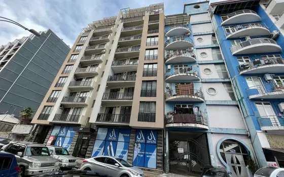Новый жилой дом в центре города Батуми. Квартиры у моря.