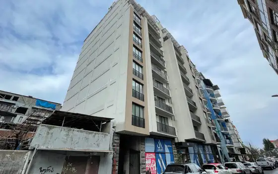 Новый жилой дом в центре города Батуми. Квартиры у моря.